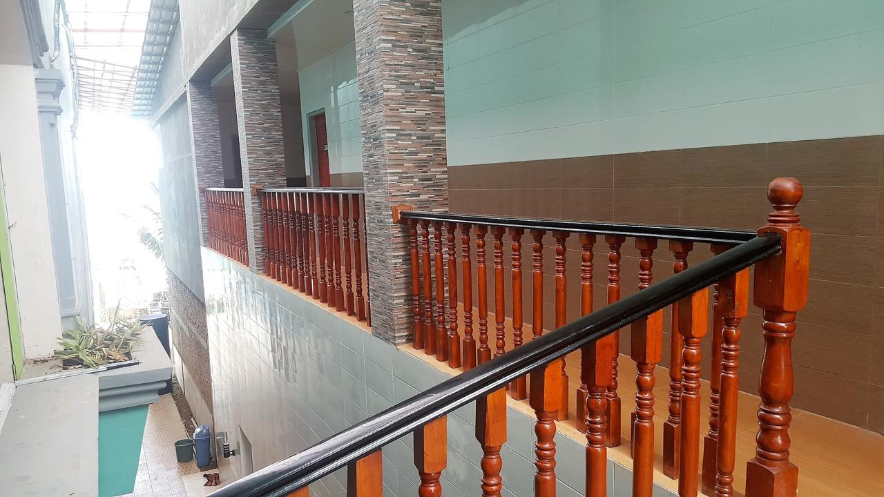גונוגסיטולי Nasional Hotel מראה חיצוני תמונה